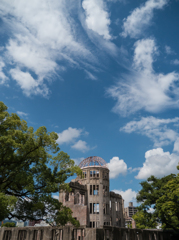 原爆ドームの夏空