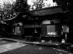 拝殿　～狭井神社～
