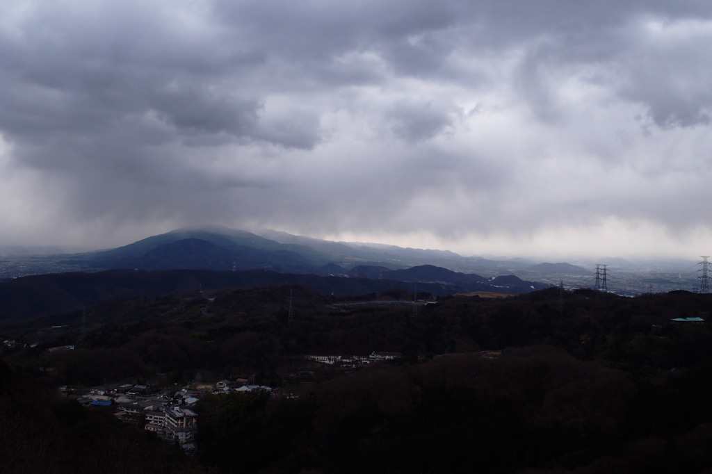 曇天信貴風景
