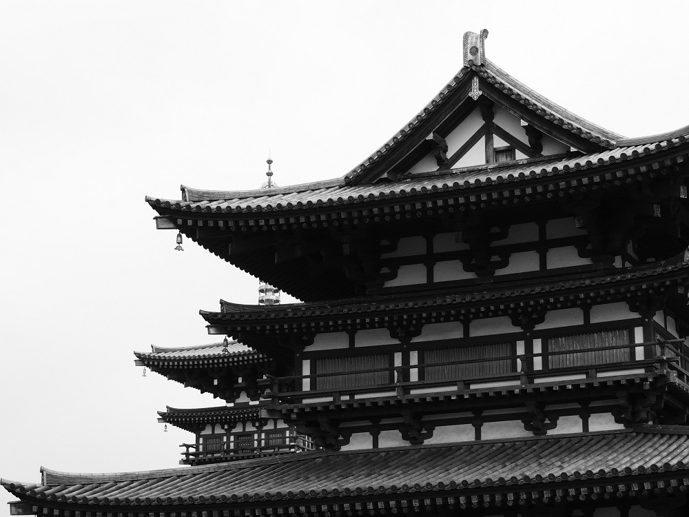 金堂の陰に、西塔。　～薬師寺～