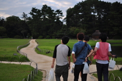 後楽園を後に