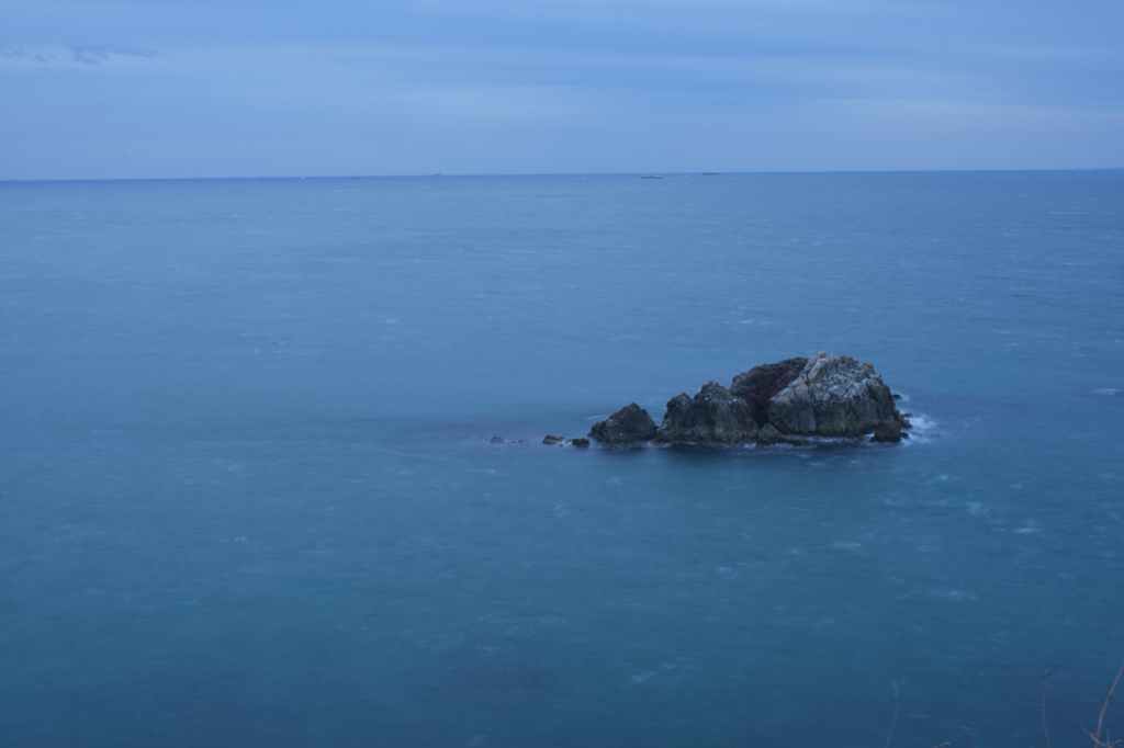 海の岩