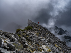 北アルプス縦走・北穂高岳→穂高岳山荘へ　涸沢槍の頂上を行く(3044m)