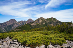 編笠山山頂から・正面に権現岳、左に赤岳と阿弥陀岳