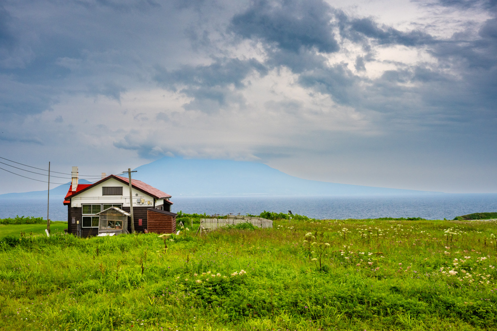 礼文島の風景・麗端小学校岬分校