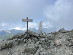 北アルプス縦走・南岳頂上(3030m)