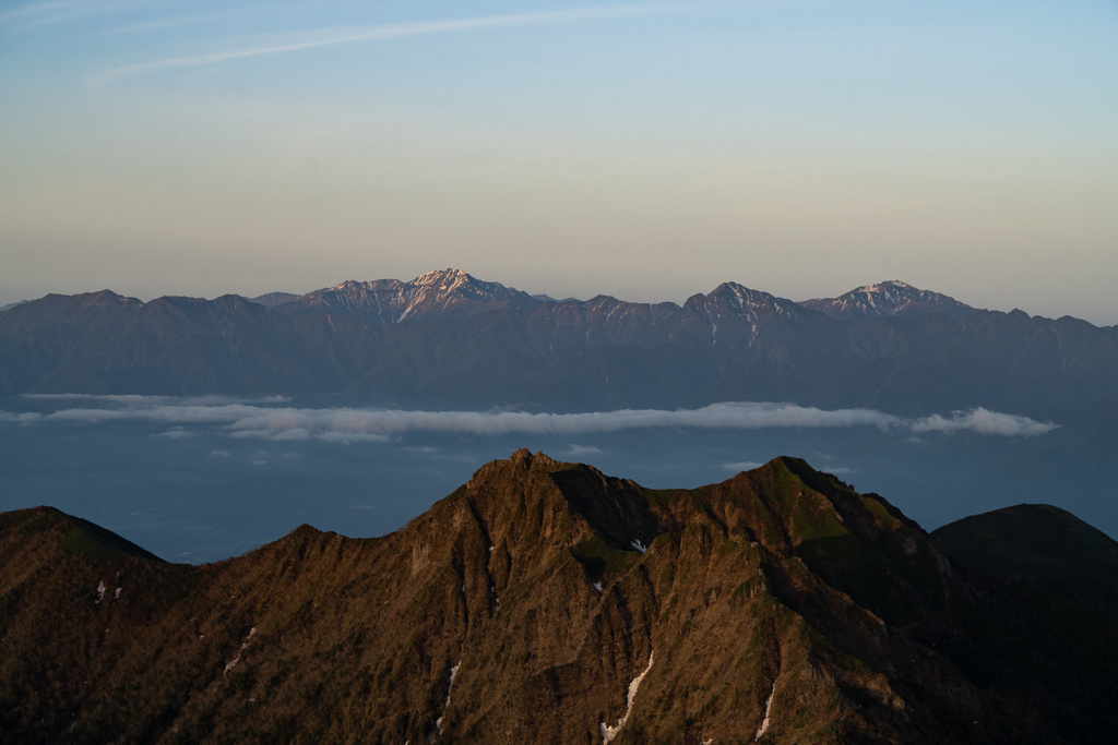 八ヶ岳・赤岳より甲斐駒と仙丈ケ岳