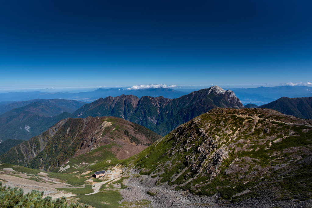 仙丈ケ岳から甲斐駒ヶ岳を見る