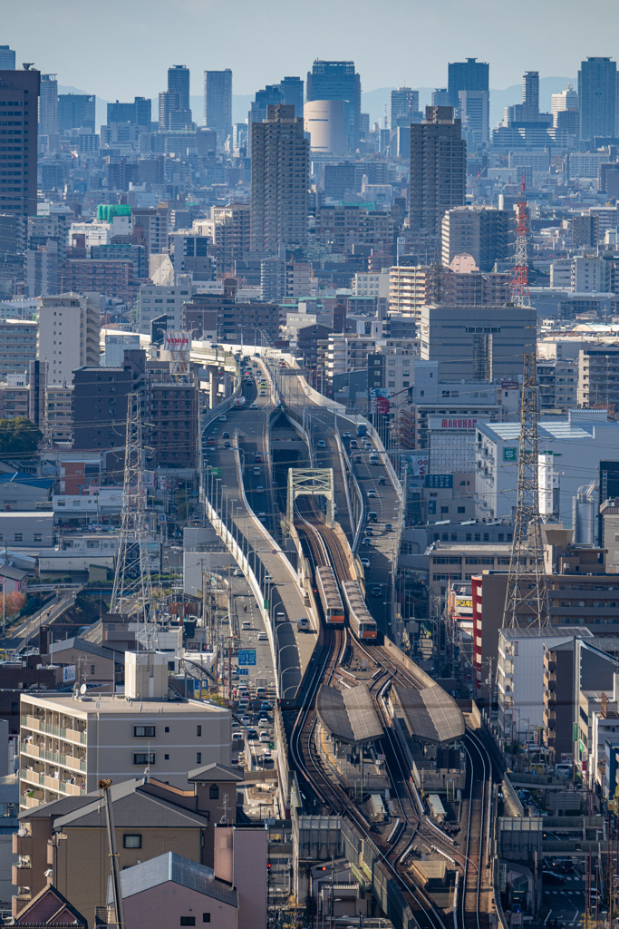 石切からの大阪の風景・近鉄新石切駅と大阪メトロ