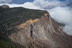 東天狗岳山頂から・テーブルマウンテンの稲子岳