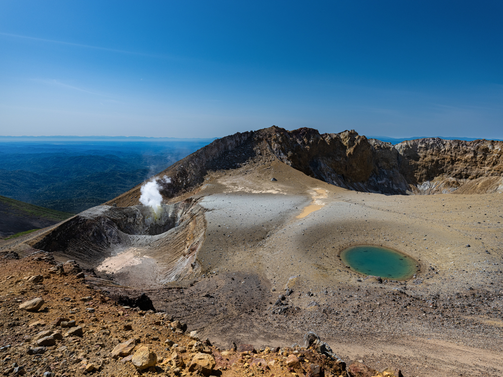 雌阿寒岳のマチネシリ火口
