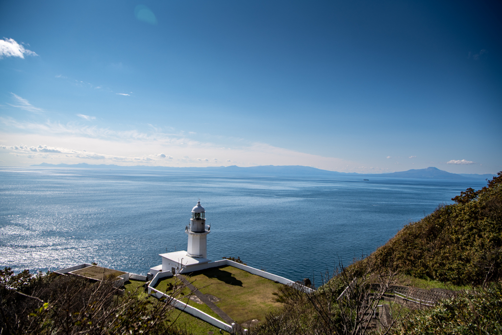 室蘭・チキウ岬灯台と向こうは渡島半島