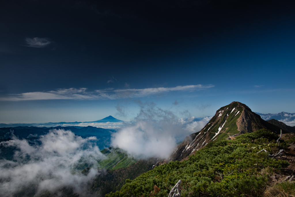 八ヶ岳・赤岳と富士