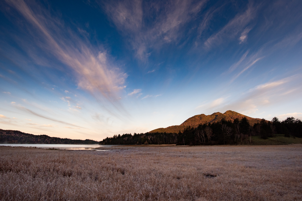 燧ケ岳のモルゲンロートと尾瀬沼