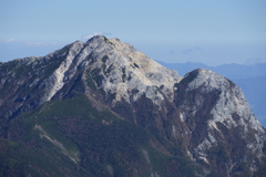 仙丈ケ岳から甲斐駒ヶ岳を見る