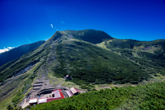 双六岳から双六山荘を見下ろす・向こうは樅沢岳
