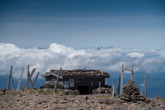 八ヶ岳・硫黄岳頂上　向こうは北アルプス