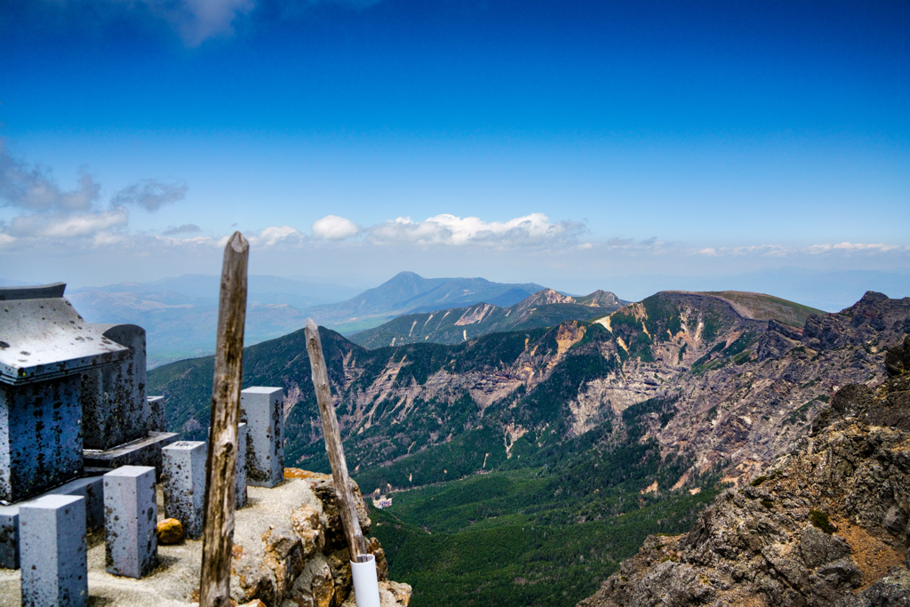 赤岳山頂から・硫黄岳と奥に蓼科山