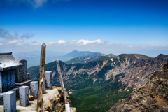 赤岳山頂から・硫黄岳と奥に蓼科山