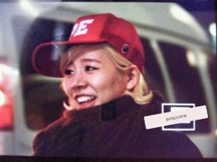 香港公演 空港写真 ソニ