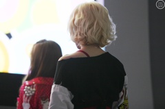 LGシネマ3D ソニ 後姿