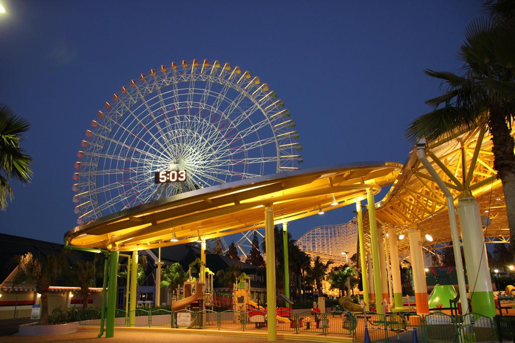 夜の遊園地