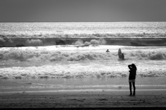 She sees the sea.