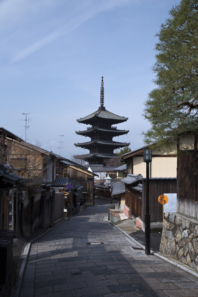 産寧坂から見る八坂の塔