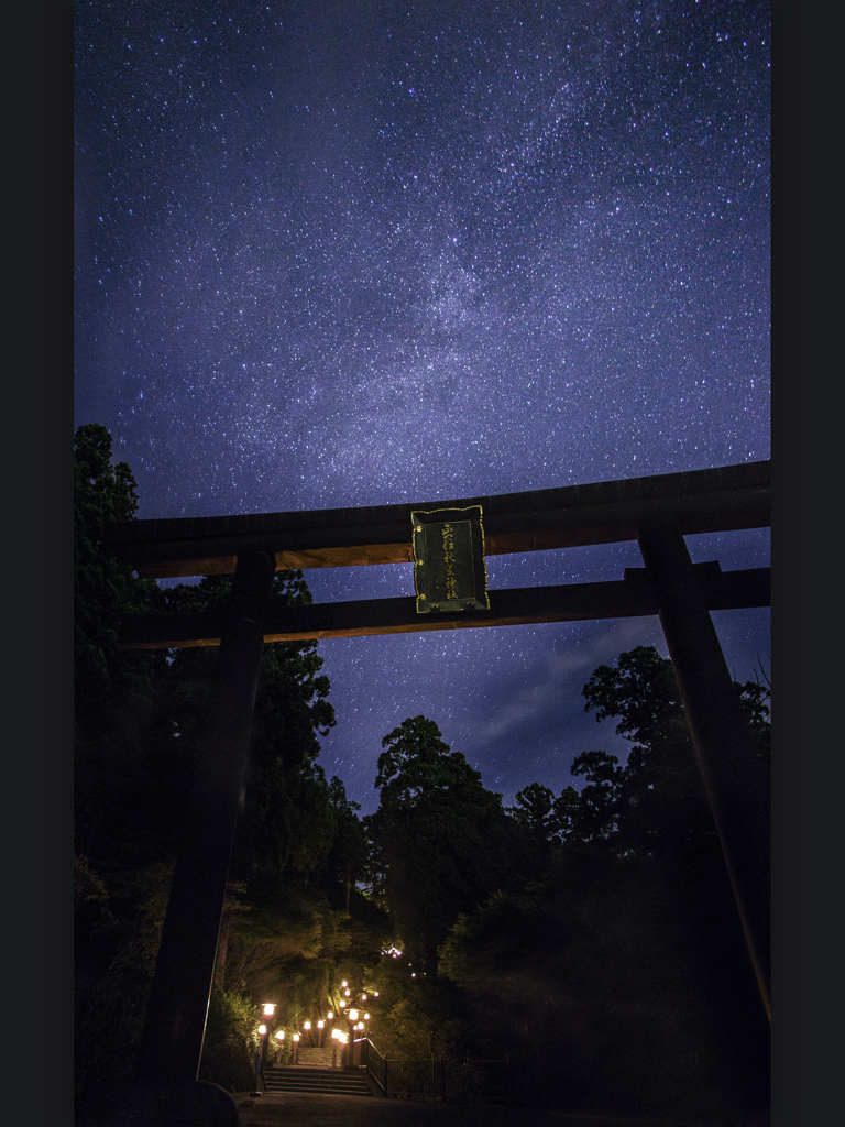 秋葉神社の夜