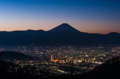 盆地の夜明け