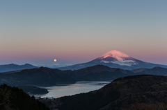 箱根の夜明け