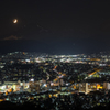 三日月と夜景と夏の富士 