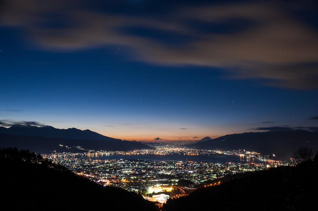 煌めきの夜明け