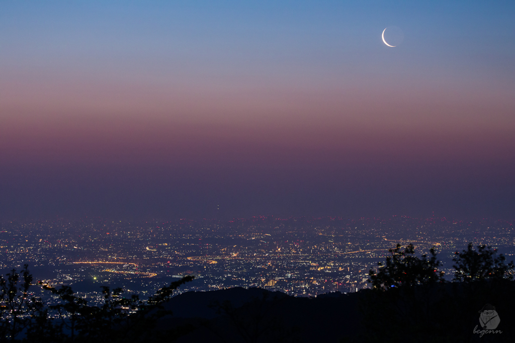 夜明けの二十八夜月
