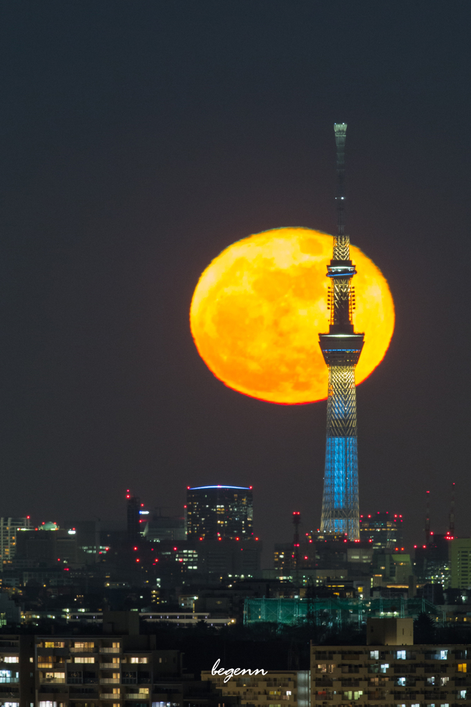 月とスカイツリー