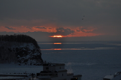流氷に沈む夕陽・・・知床