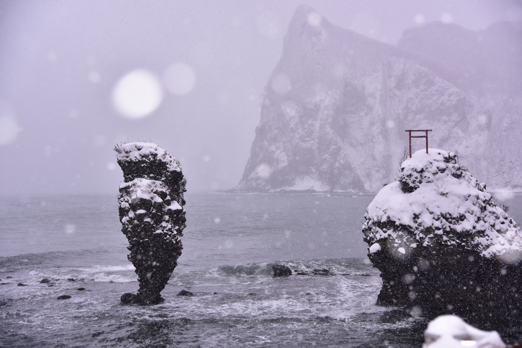 雪の恵比寿岩、大黒岩