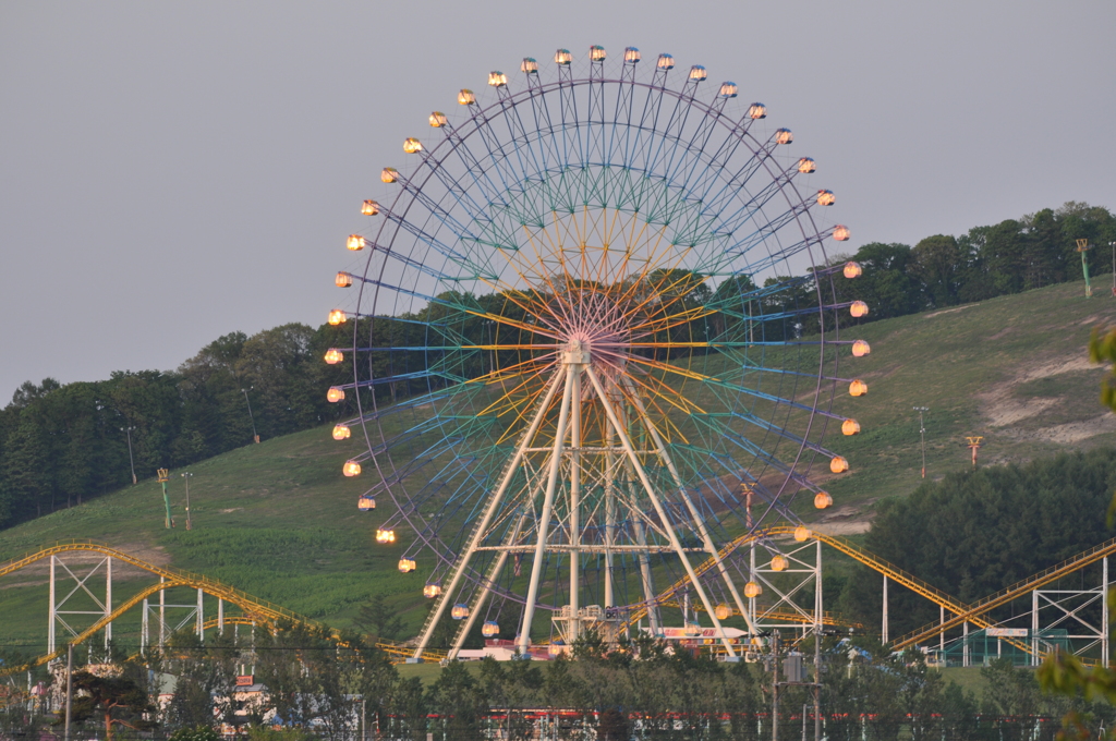 夕陽で煌く観覧車