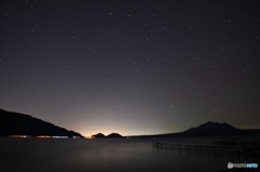 夜の支笏湖