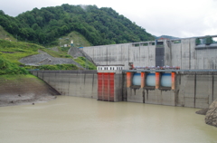 新、旧ダム