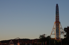 夕暮れの遊園地