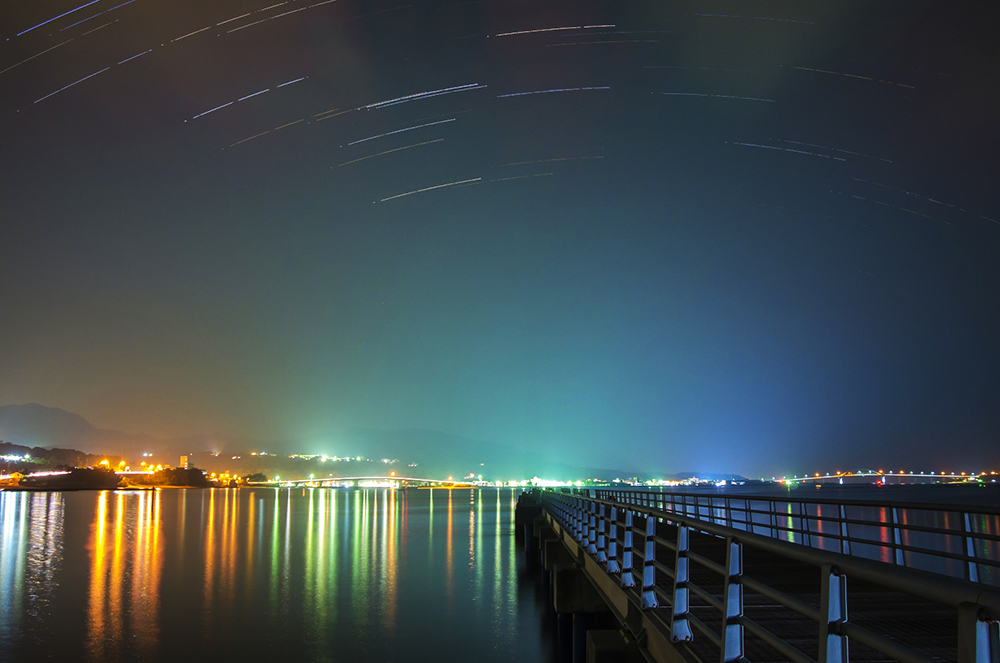 カラフルで静かな夜