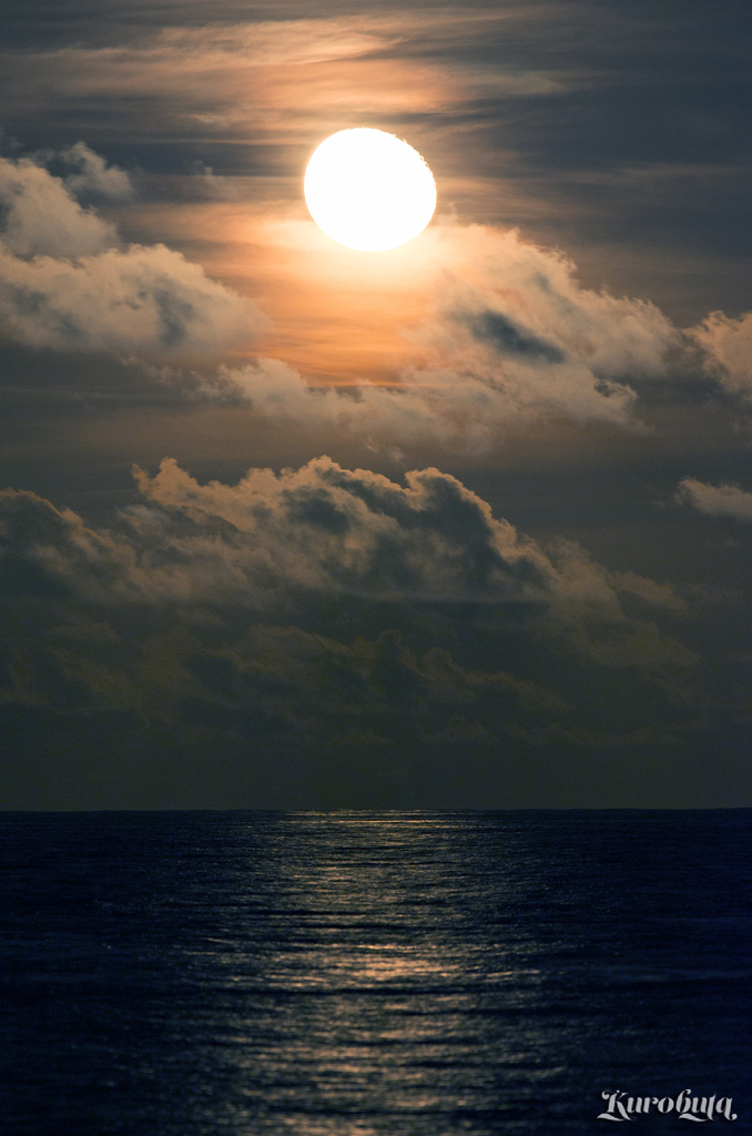 RIGING MOON