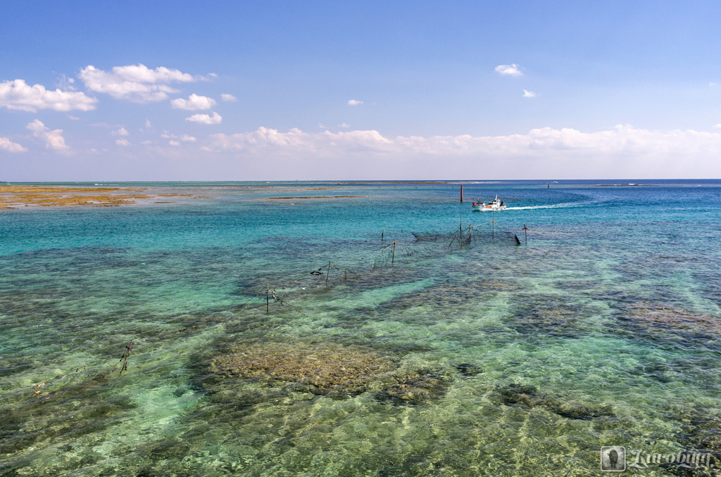 奥武島（おうじま）の青い青い海