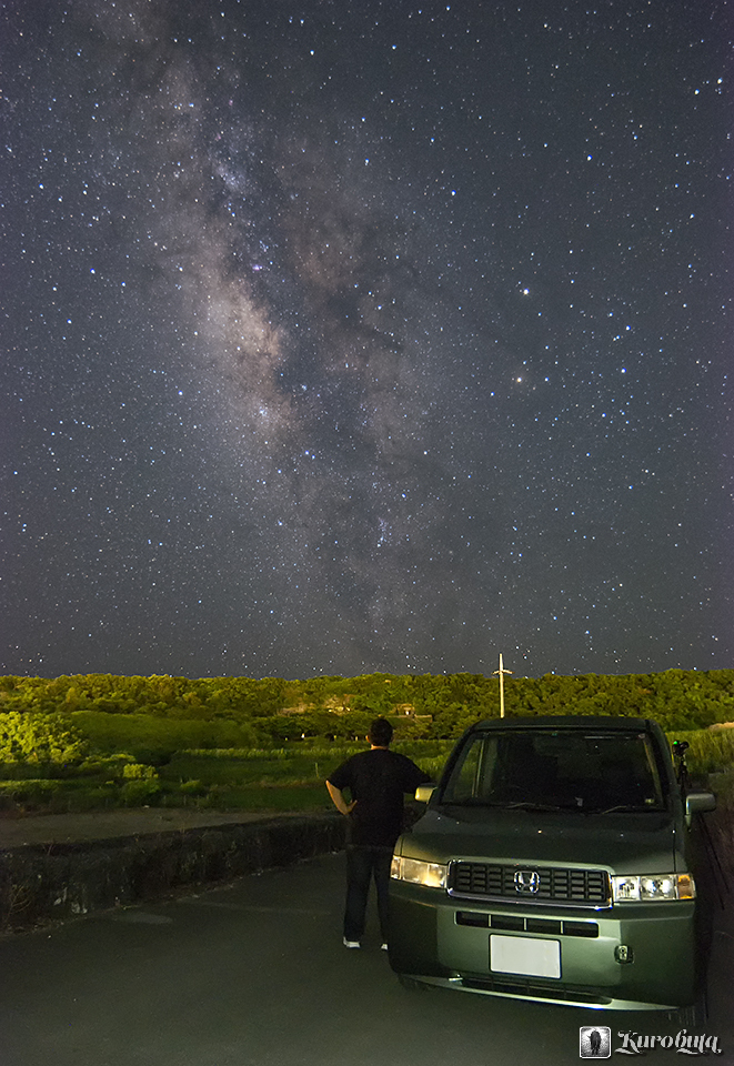 夜空を見上げて