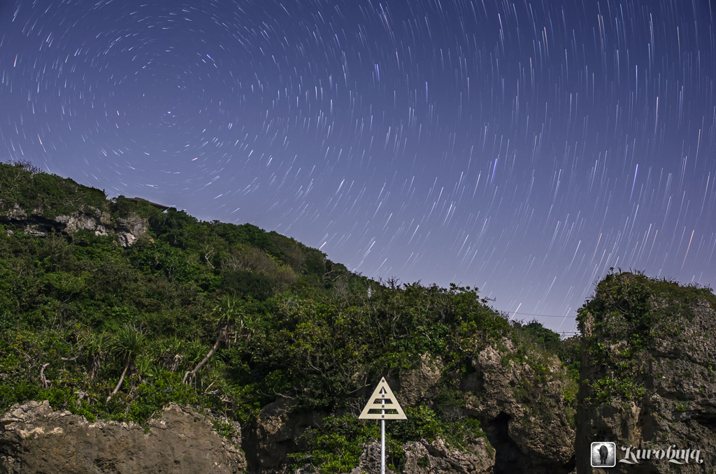 沖縄　明るい夜