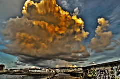 圧倒する雲