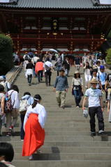 八幡宮の巫女