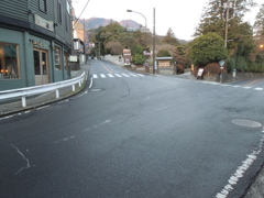 宮の下交差点急カーブ