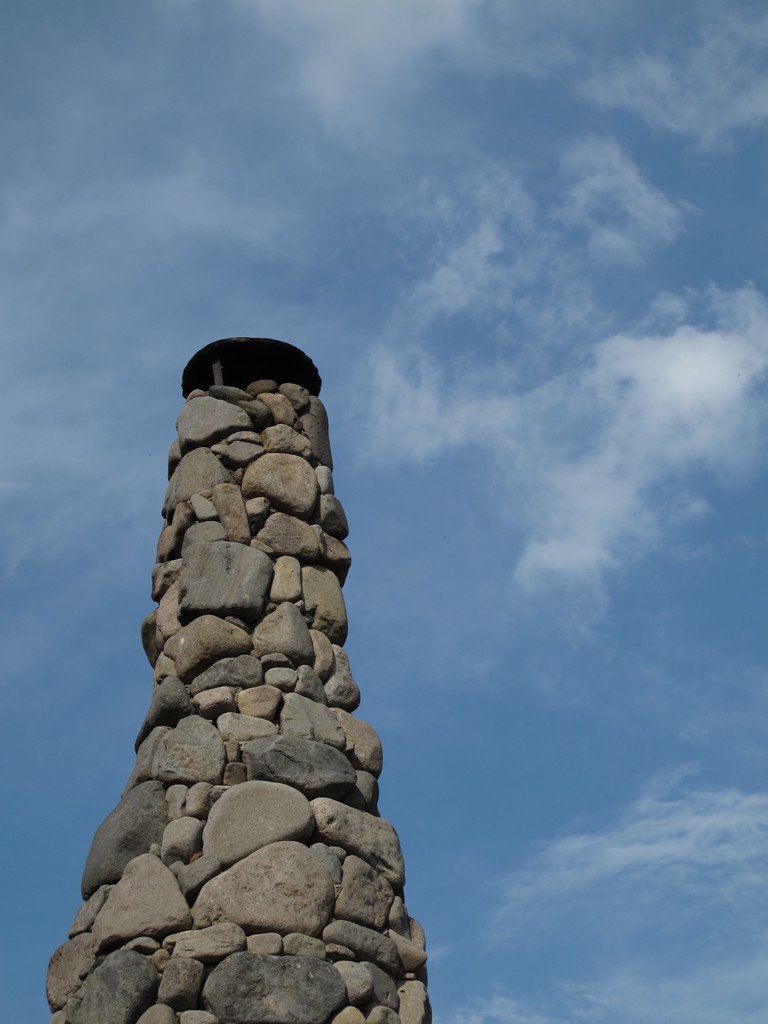 CANVASは青空　～石の家の煙突～